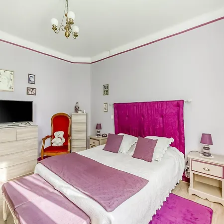 Holiday home Charming Town Centre House With Garden, Cleaning Included *