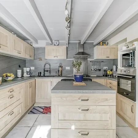 Charming Town Centre House With Garden, Cleaning Included Dax