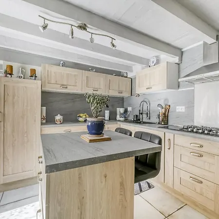 Holiday home Charming Town Centre House With Garden, Cleaning Included *